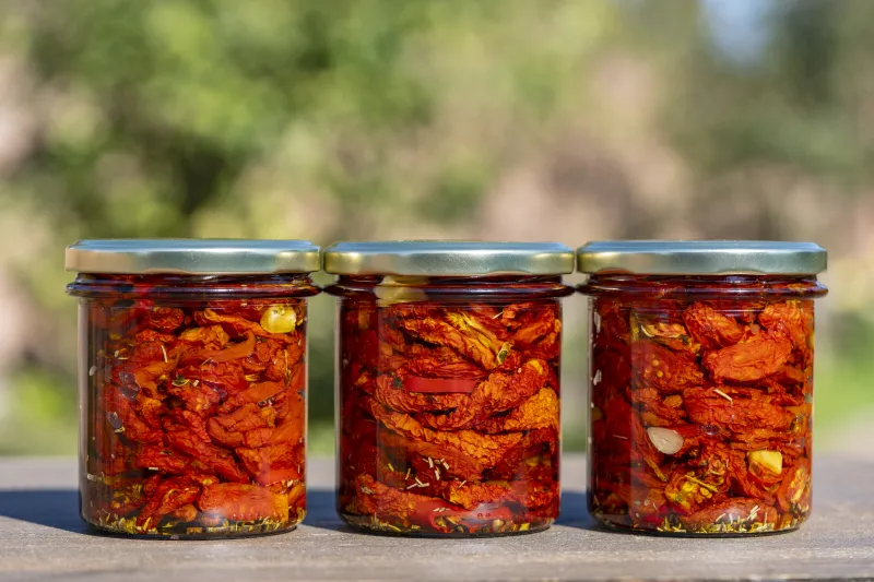 7 Façons Géniales d'Utiliser l'Huile de Tomates Séchées