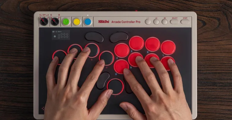 8BitDo Arcade Controller Pro avec écran amélioré