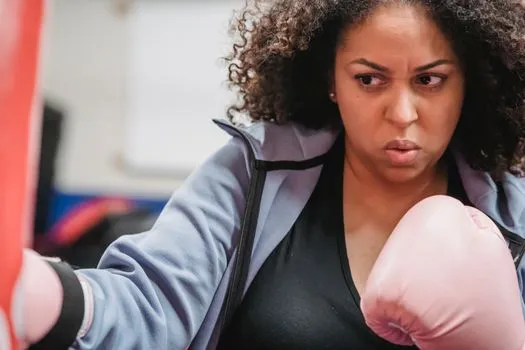 Alyssa Thomas suspendue pour coup sur Caitlin Clark
