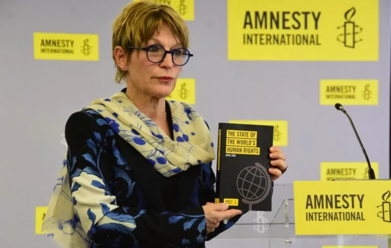 Amnesty dénonce la « lâcheté » et exhorte à résister aux « prédateurs »