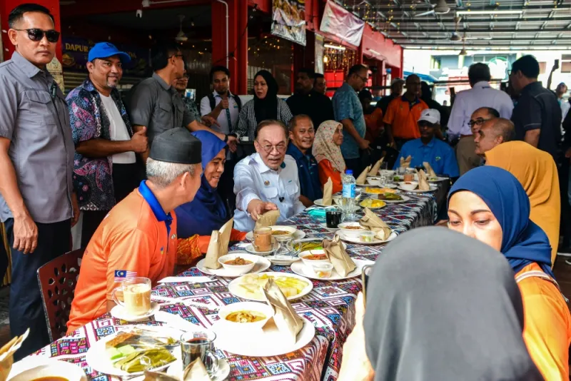 Anwar plaisante sur la pause politique pour le nasi dagang