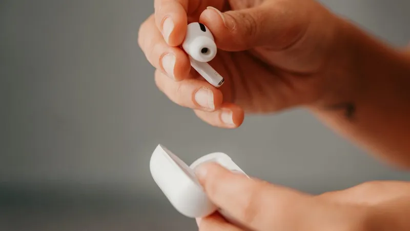 Apple prévoit des AirPods avec caméras pour 2027