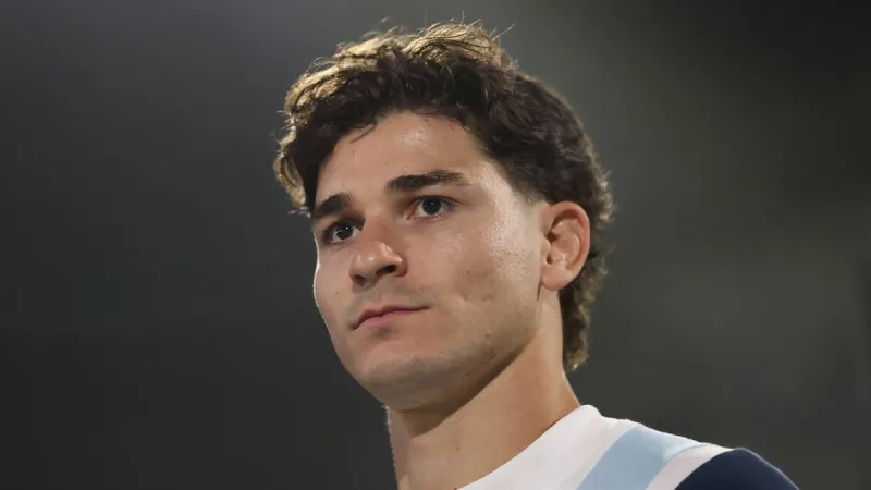 Arsenal vise Alvarez; Barcola intransférable