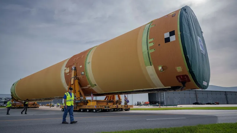 Le cœur de la fusée Artemis III arrive au Kennedy Space Center
