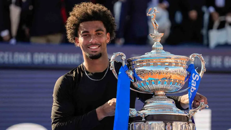 Arthur Fils bat Andrey Rublev et remporte le tournoi de Barcelone