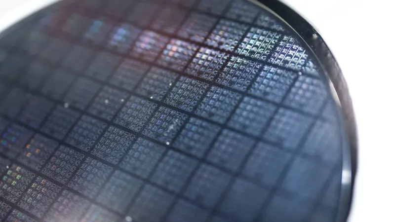 Asian Tech Stocks Fall on Chip Weakness