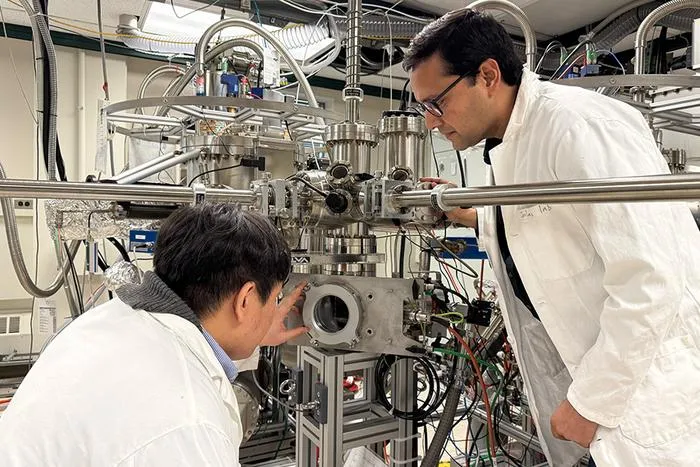 Redessiner les métaux au niveau atomique par l'U de M