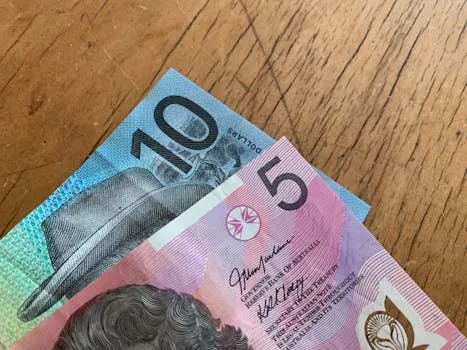 L'AUD se maintient avant le budget fédéral à enjeux élevés
