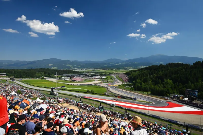 GP d'Autriche : Russell en pole après l'accident de Verstappen