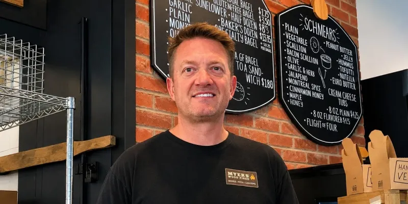 Propriétaire de bagelerie s'excuse pour publications générées par IA