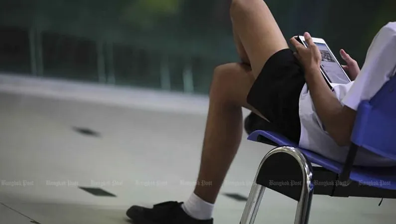 Les écoles de Bangkok interdisent les téléphones portables en classe