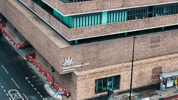 Barratt Homes fait don de briques aux étudiants en construction du Dudley College