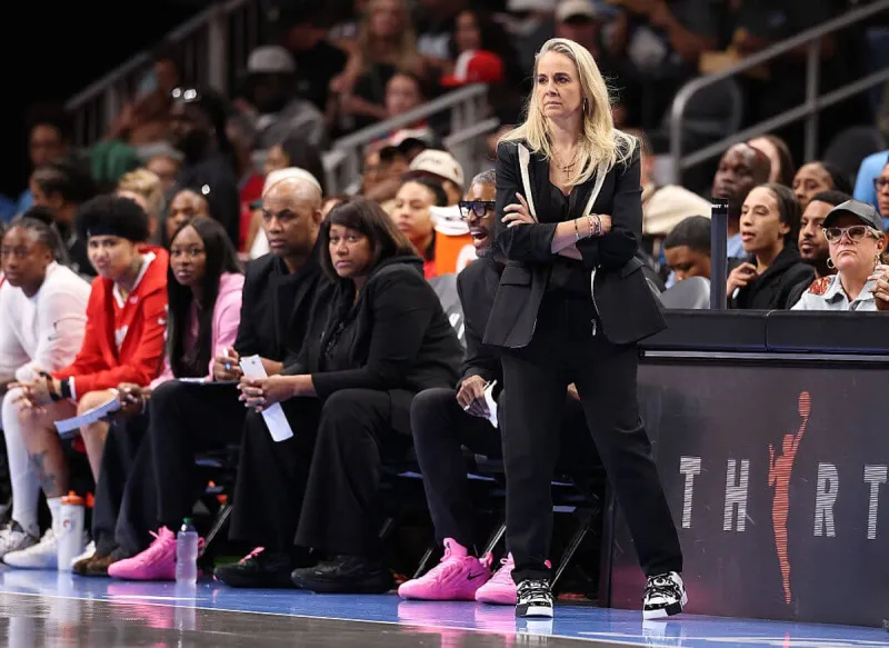 Becky Hammon maintient ses propos sur les meneurs de petite taille