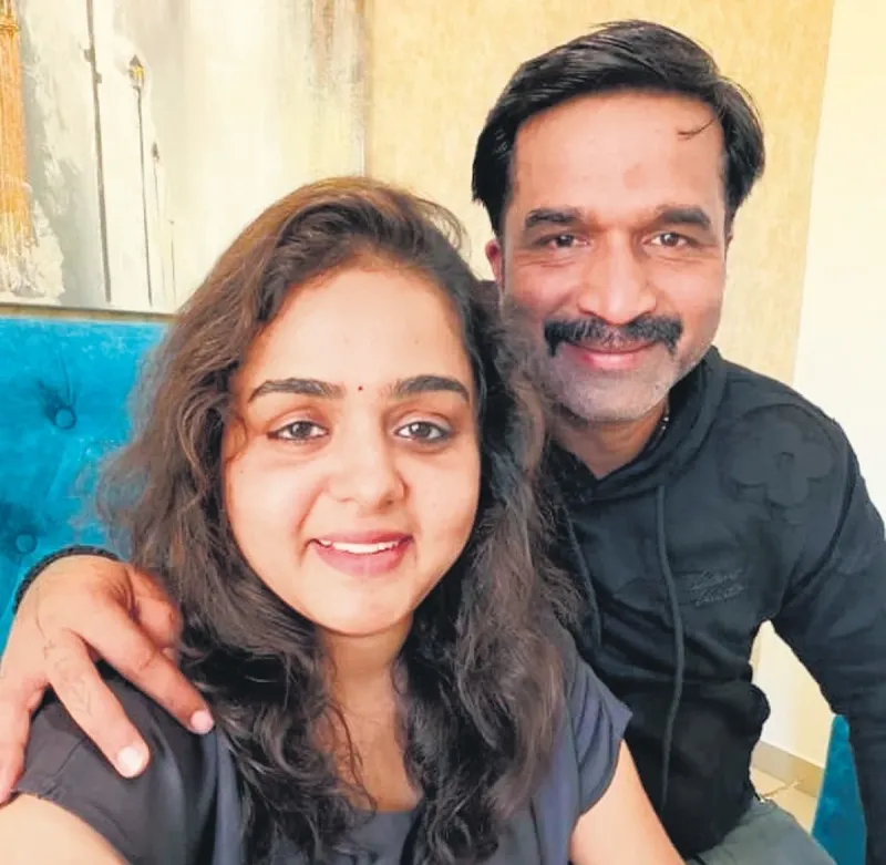 Mère arrêtée à Bengaluru après la mort de sa fille suite à une agression pour glace