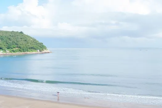 Réouverture de la plage de Big Wave Bay après amélioration de la qualité de l'eau