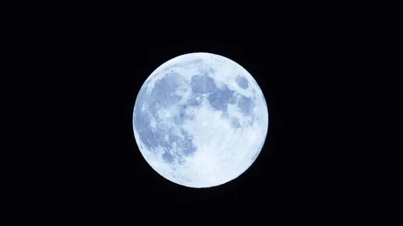 Lune bleue visible au-dessus de Guangzhou le 31 mai