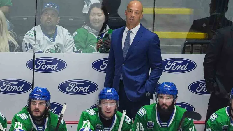 Les Canucks ajoutent quatre entraîneurs adjoints