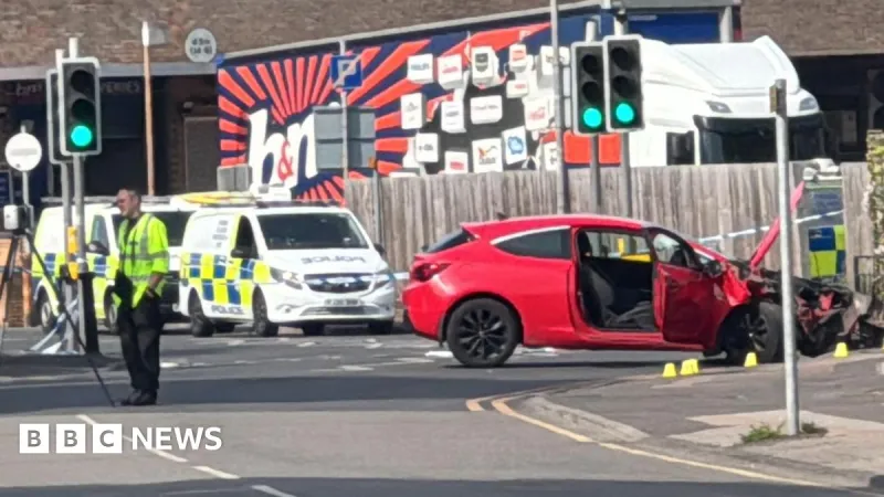 Voiture percute des piétons à Arnold, Nottinghamshire