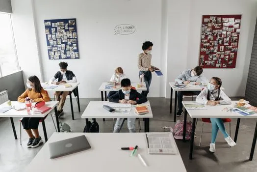 CBSE rend trois langues obligatoires pour les classes 9-10, pas d'examen pour la troisième