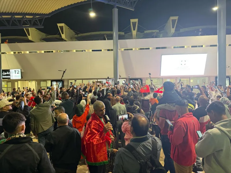 Vol des champions : supporters et joueurs unis dans la victoire