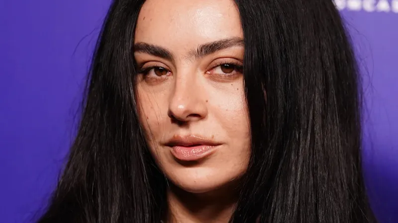 Charli XCX dévoile le face B 'I Keep Thinking About You'