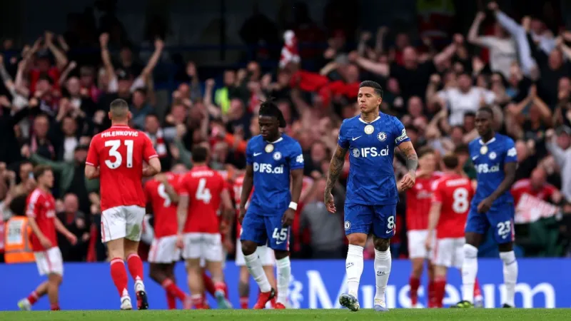 La saison de Chelsea touche un nouveau bas avec une défaite 3-1 à domicile contre Forest