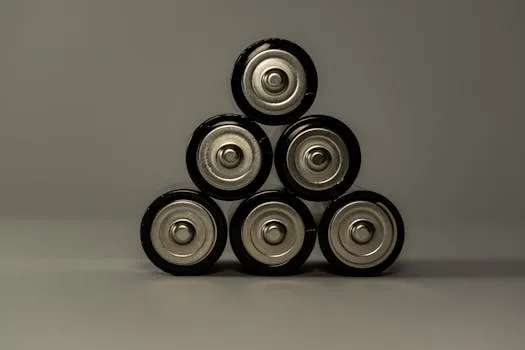 Des chercheurs chinois développent une batterie à base de fer, moins chère que le lithium