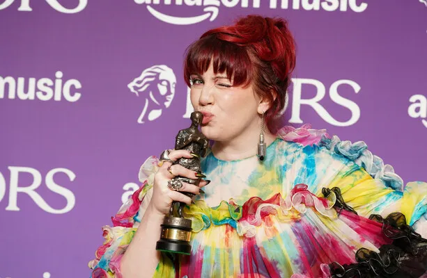 CMAT remporte l'Ivor Novello du meilleur album et exhorte les artistes à prendre position
