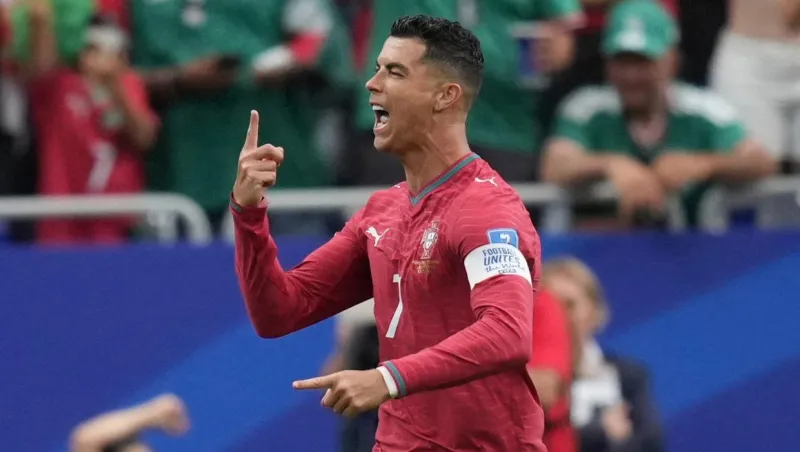 Cristiano Ronaldo annonce son retour au football