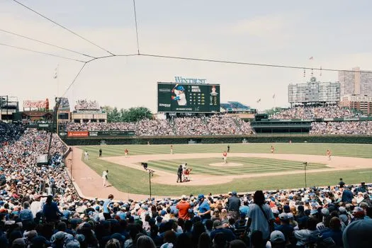 Les Cubs battent les Brewers 4-3 en 10 manches