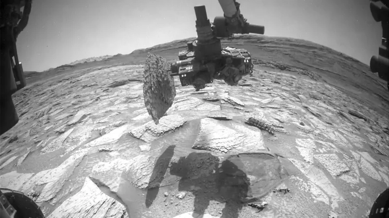 Incident de forage de Curiosity révèle du soufre jaune sur Mars