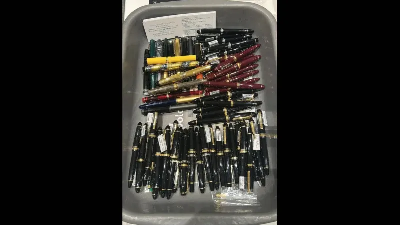 Douane saisit 61 stylos rares d'un ancien de l'IIT à l'aéroport de Mumbai