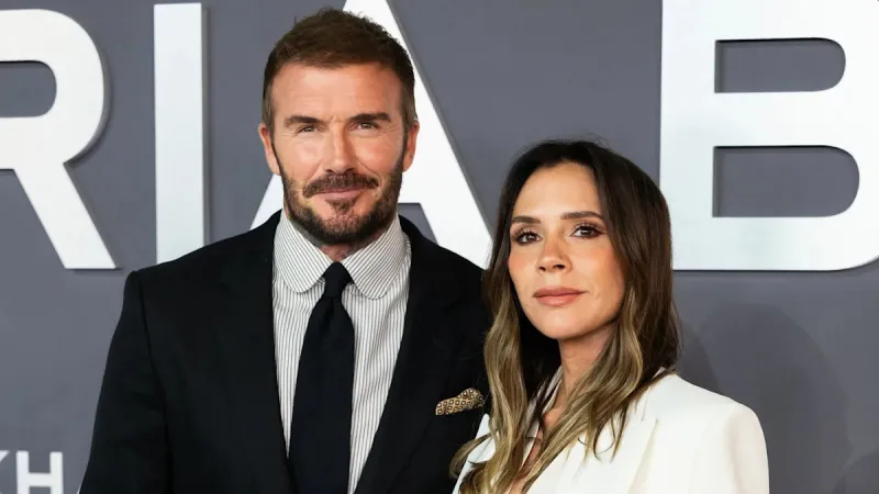 David Beckham taquine Victoria pour ses selfies dans le miroir