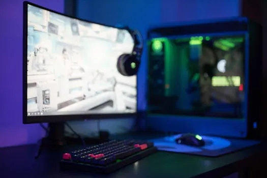 Expéditions de moniteurs : 133,4M en 2025, le gaming stimule la reprise