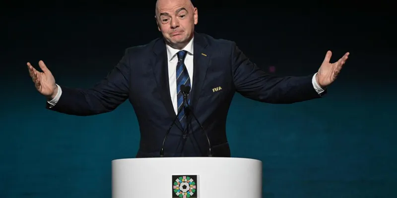 L'empreinte carbone des jets privés de Djorkaeff et du président de la Fifa critiquée