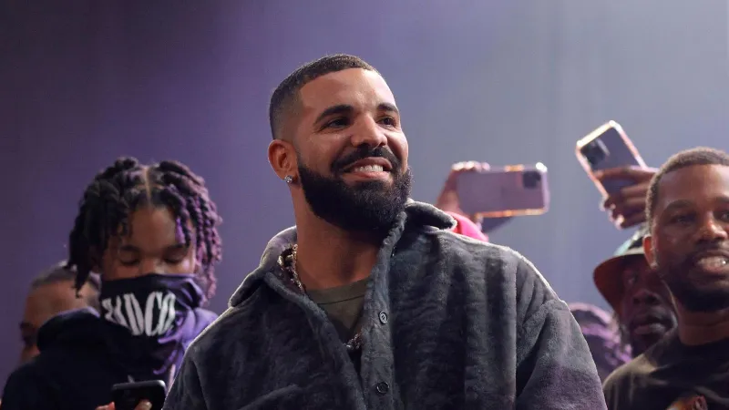 Drake bloqué pour deux n°1 par la même chanson