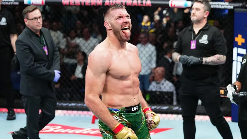 Du Plessis réagit à la victoire de Strickland sur Chimaev à l'UFC 328