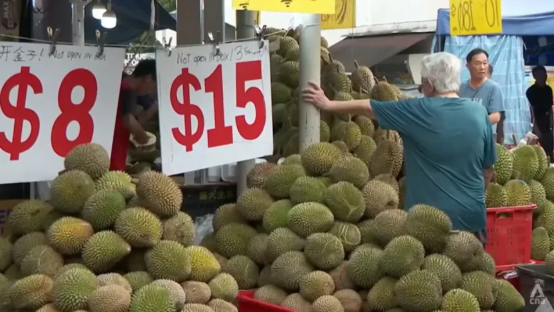 Saison du durian menacée par la météo, la technologie à la rescousse