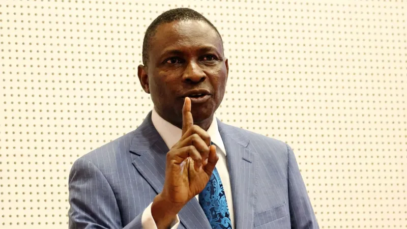 Le président de l'EFCC prévient les fraudeurs de temps difficiles à venir