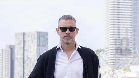 Eithan Urbach : De l'étiquette de mannequin à nageur olympique