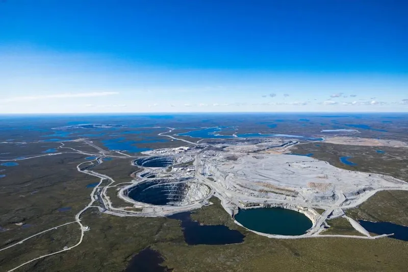 Propriété et dette de la mine de diamants Ekati
