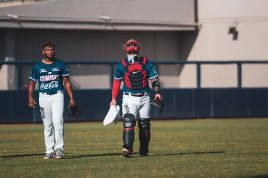 L'ancienne star de l'Arizona A.J. Bramlett recrute maintenant en tant que père
