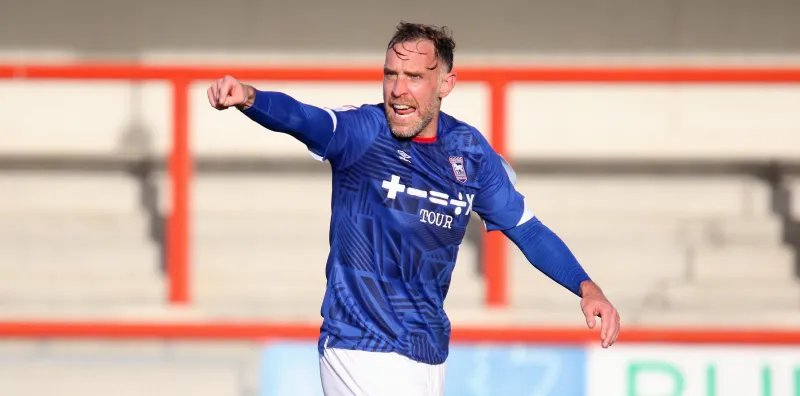 Un ancien défenseur de Town retrouve son entraîneur en League Two
