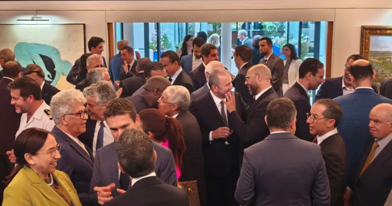 Cérémonie d'adieu pour l'ambassadeur Christophe Lecourtier