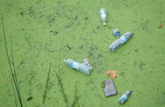 Fayetteville installe des pièges à déchets pour nettoyer les cours d'eau