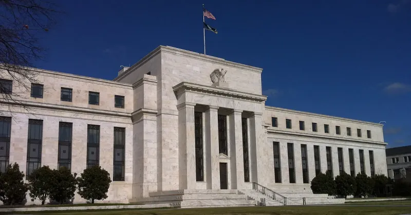 Le président de la Fed, Powell, reste en poste