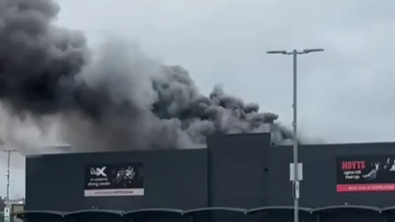 Incendie maîtrisé au centre commercial Botany