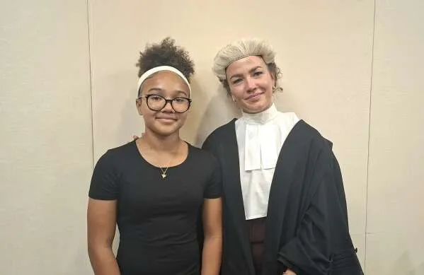 Un avocat de première génération admis au barreau des Bermudes