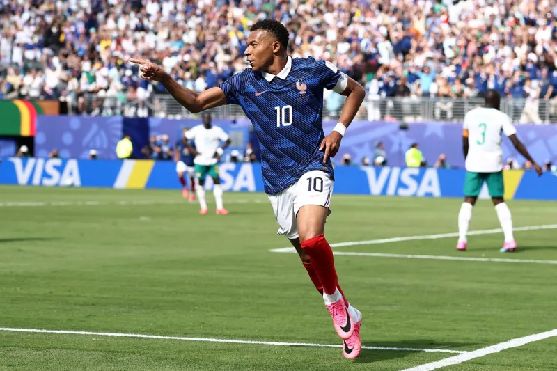 France bat le Sénégal 2-0 en ouverture du Mondial