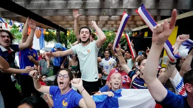 France-Maroc : Rivaux sur le terrain, amis autour d'un pastis